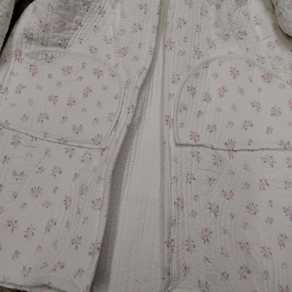 3822 Size 2X Women's Upcycled Quilted Cream Coat, Made from a Quilt. - Picture 3 of 7